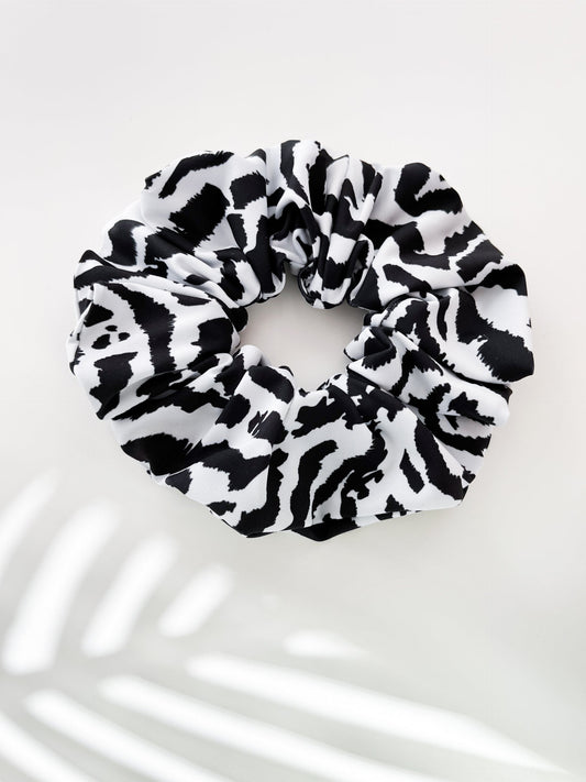 - BLACK OR WHITE - SCRUNCHIE -